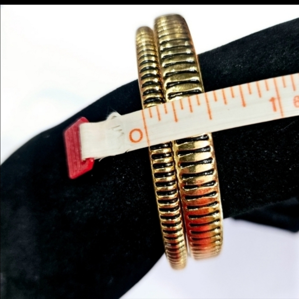 Two Gold Bangle Bracelets - Picture 6 of 10